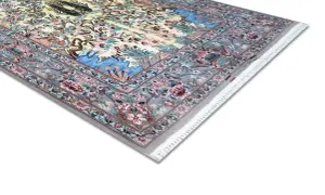 Tappeto Isfahan con motivi floreali e uccelli, un'opera d'arte tessile. Scopri i tappeto Isfahan prezzi per arredare con eleganza.