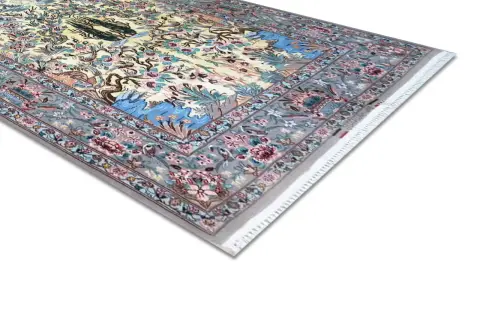 Tappeto Isfahan con motivi floreali e uccelli, un'opera d'arte tessile. Scopri i tappeto Isfahan prezzi per arredare con eleganza.