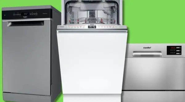 Tre lavastoviglie, una Whirlpool grigia, una Bosch bianca aperta e una Comfee argentata. Soluzioni per installare lavastoviglie senza predisposizione.