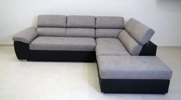Divano angolare grigio e nero, un vero gioiello di design, forse il divano più costoso del mondo per la sua esclusività.