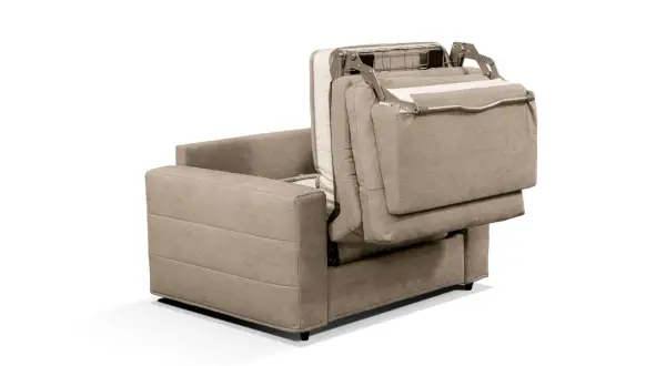 Poltrona letto beige con meccanismo a vista, ideale per ottimizzare gli spazi. Le dimensioni della poltrona letto sono perfette per ogni ambiente.