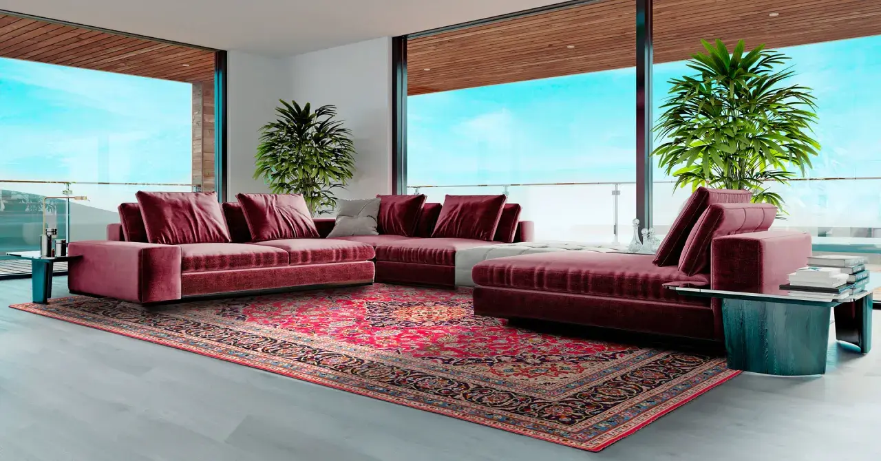 Soggiorno moderno con divano bordeaux e un tappeto persiano dai colori vivaci, che mostra diversi tipi di tappeti persiani.